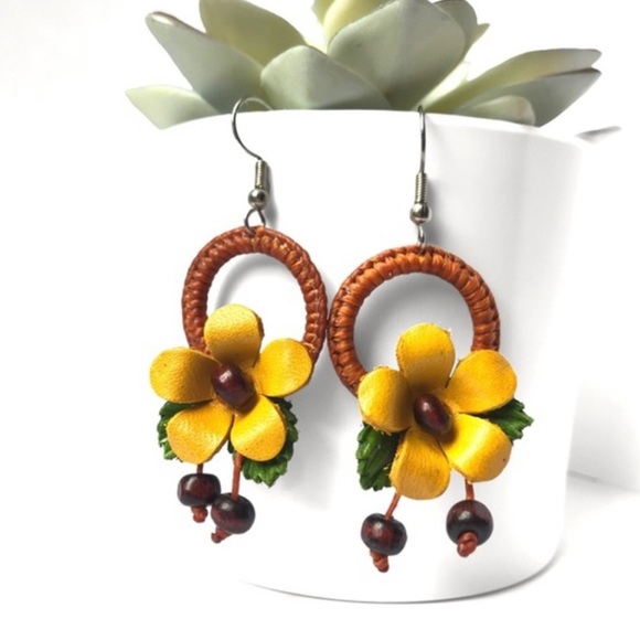 New! HANDMADE HANDCRAFTED GENUINE LEATHER DANGLE FLOWER
EARRINGS - Picture 2 of 2